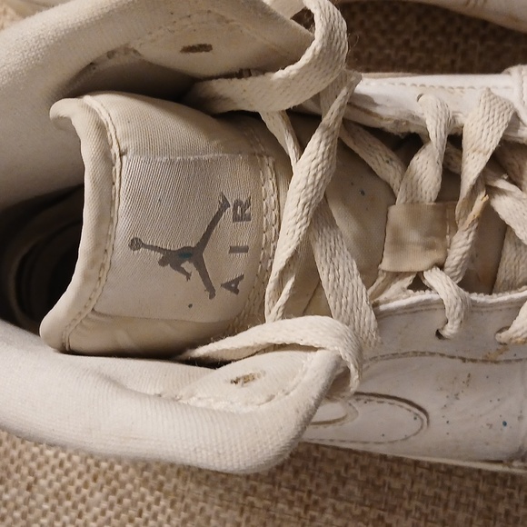 Men's Air Jordan Tennis Shoes - Picture 2 of 7
